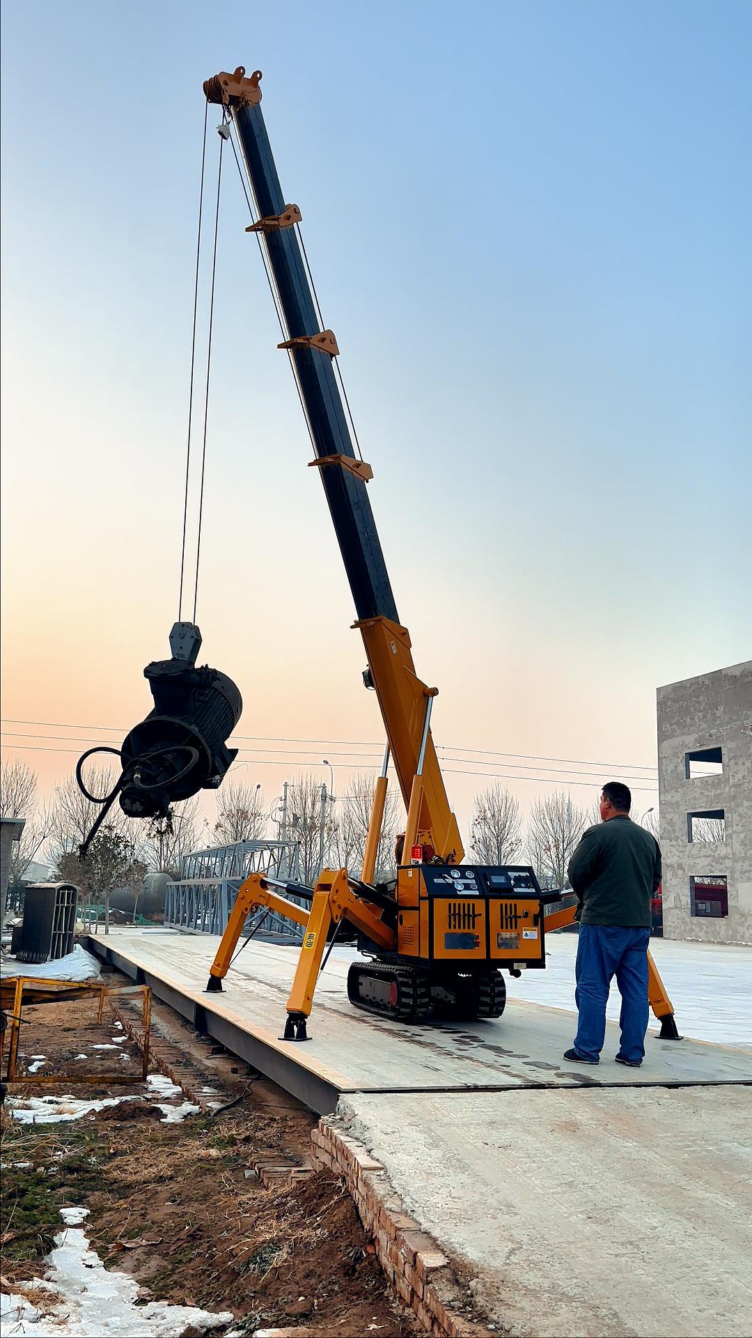 華鷹機(jī)械5噸蜘蛛吊車5節(jié)臂，最大起升高度可達(dá)17米